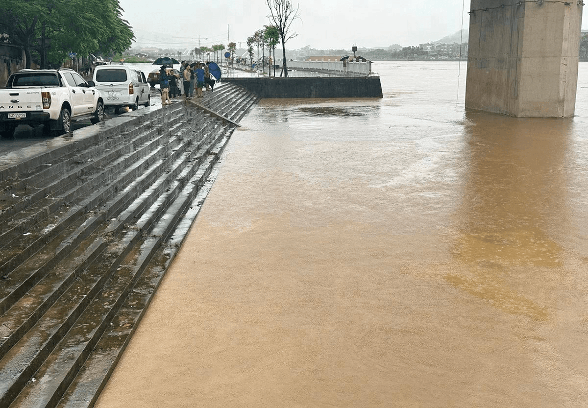 Lũ trên sông Lô tại Tuyên Quang tiếp tục lên nhanh
