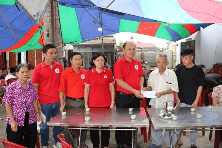 Trung ương Hội Chữ thập đỏ Việt Nam cứu trợ khẩn cấp các gia đình bị thiệt hại do bão số 3 tại Quảng Ninh và Hải Phòng