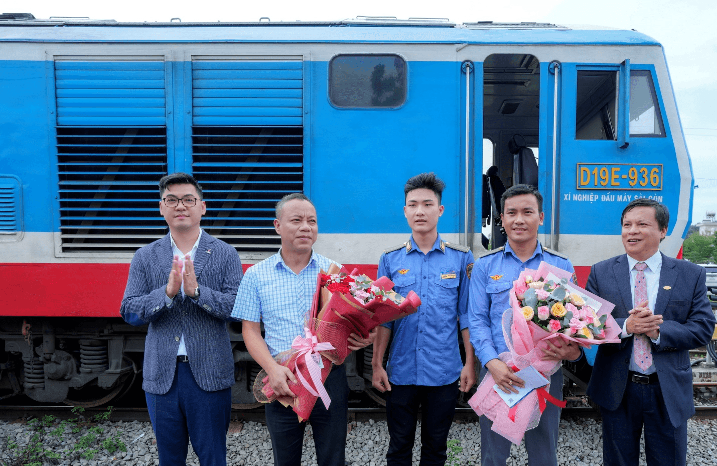 Lễ khởi hành chuyến tàu chở những tấn LNG đầu tiên từ Nam ra Bắc