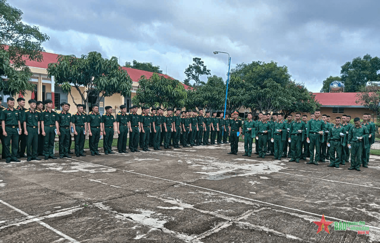 Sư đoàn 10: Bồi dưỡng cán bộ, sĩ quan trẻ mới ra trường