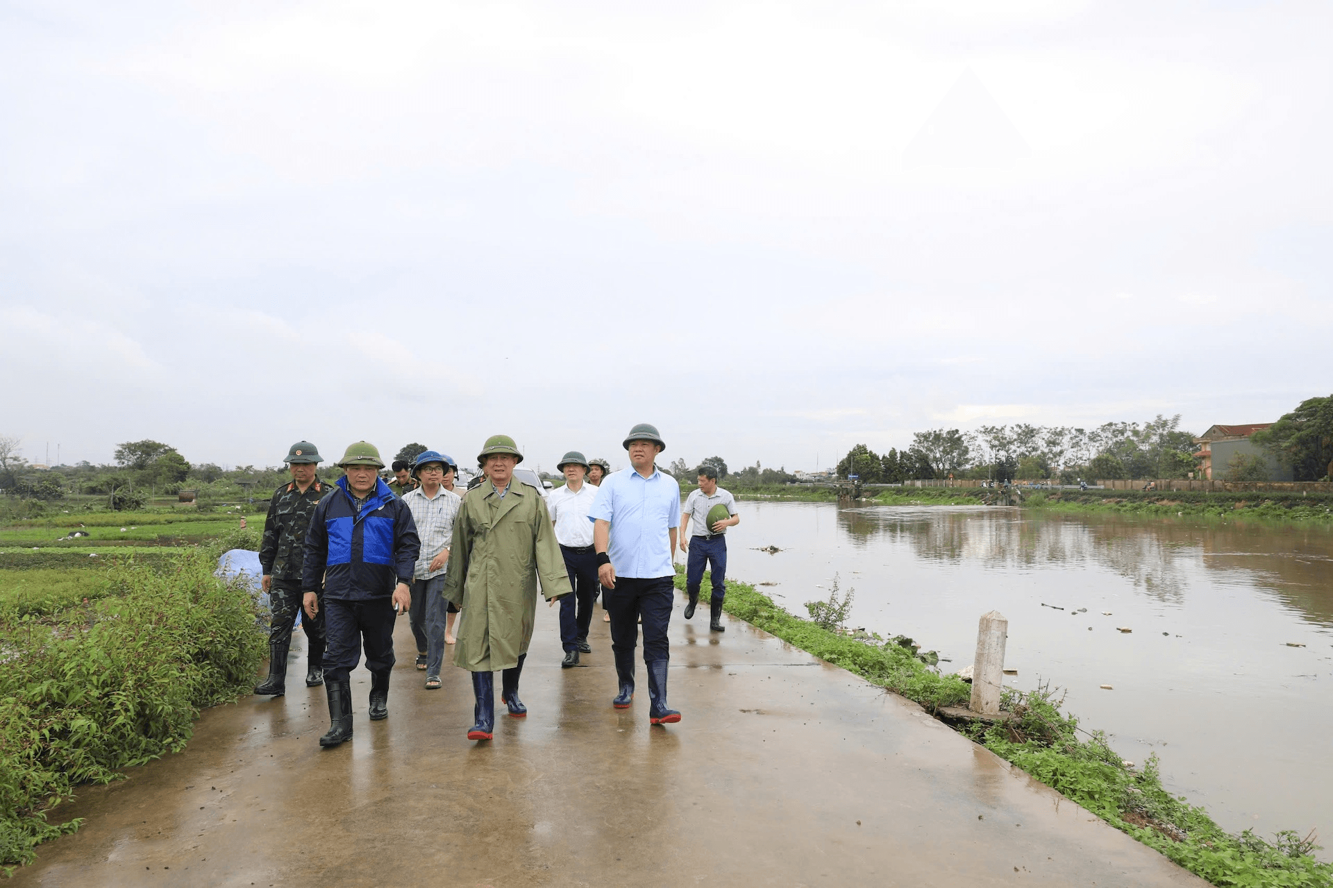 Chủ tịch HĐND TP Hà Nội Nguyễn Ngọc Tuấn kiểm tra các tuyến đê tại huyện Thường Tín