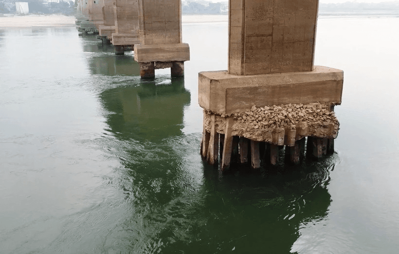 Hà Nội: Không để người và phương tiện qua cầu Trung Hà