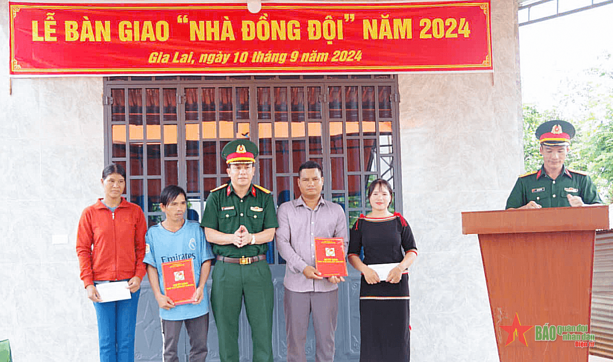 Công ty Bình Dương bàn giao 2 Nhà đồng đội tặng 2 gia đình công nhân