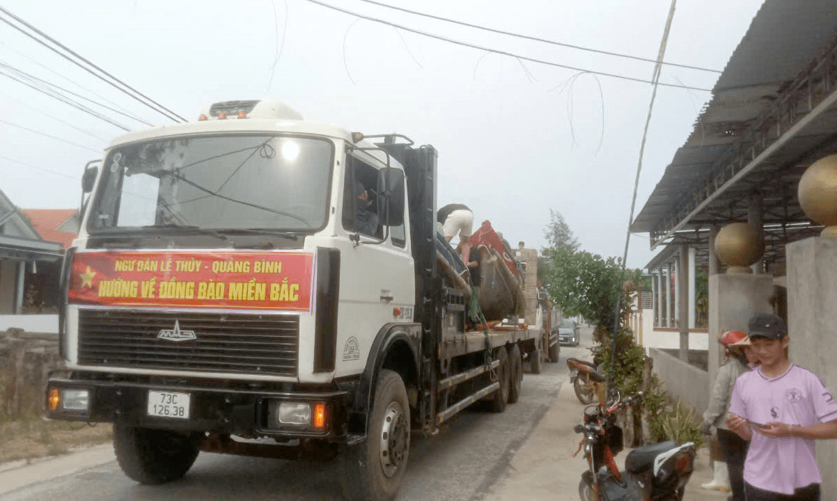 “Sao vuông” Lệ Thủy hướng về người dân vùng lũ Thái Nguyên