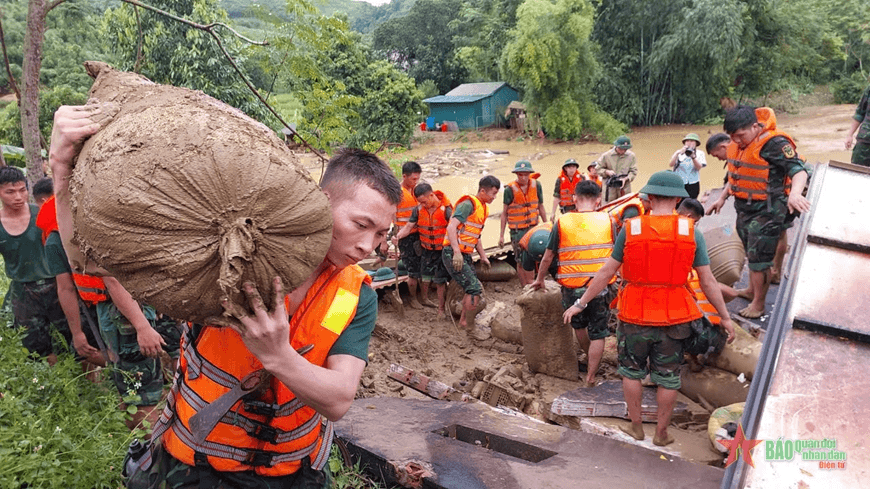 Đã tìm được một số nạn nhân trong vụ sạt lở đất ở Bảo Yên, Lào Cai