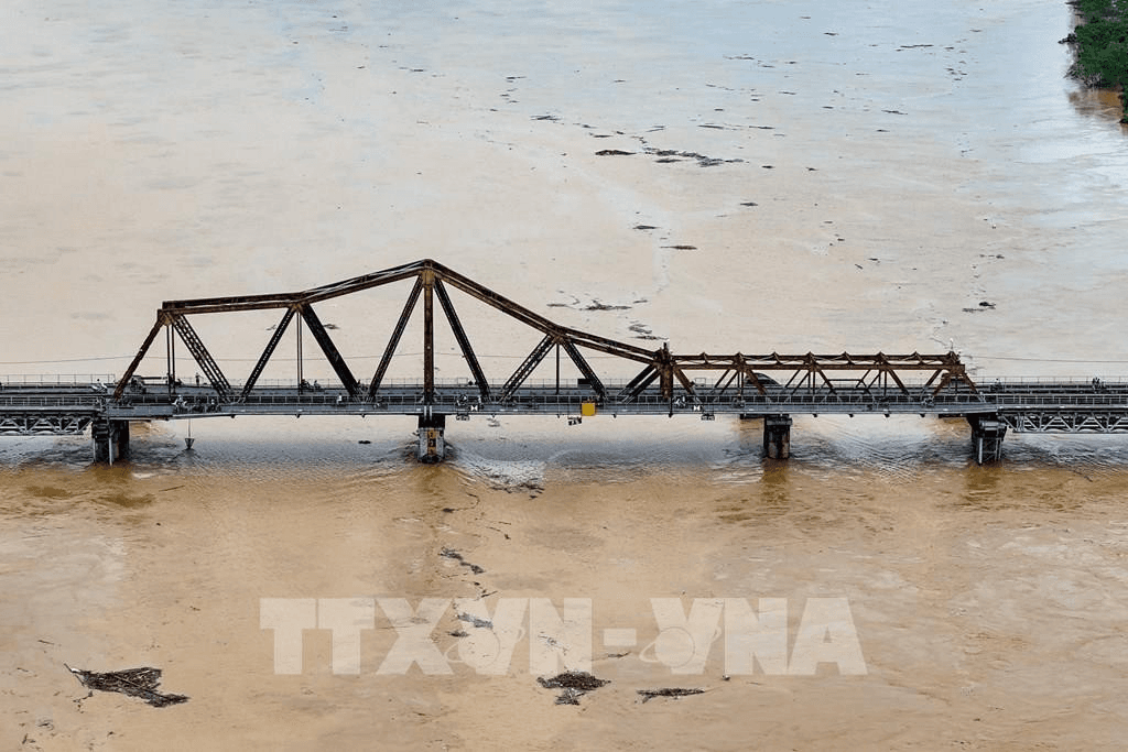 9 giờ ngày 11-9, đóng một cửa xả đáy còn lại hồ thủy điện Hòa Bình