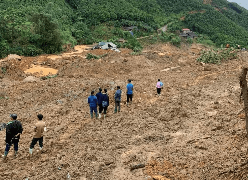 Tiếp tục xảy ra sạt lở đất nghiêm trọng tại Lào Cai, vùi lấp 8 ngôi nhà