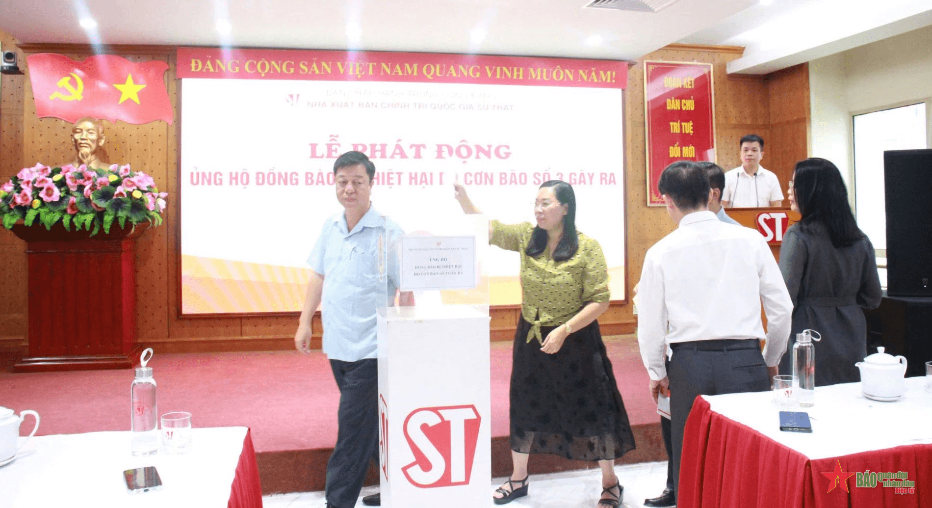 Nhà xuất bản Chính trị quốc gia Sự thật ủng hộ đồng bào bị thiệt hại do cơn bão số 3 gây ra