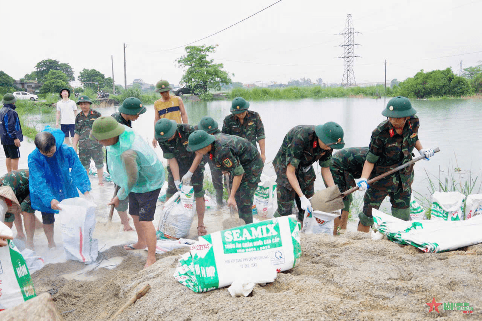 Lực lượng vũ trang tỉnh Hà Nam huy động tối đa lực lượng ứng phó lũ, lụt trên địa bàn