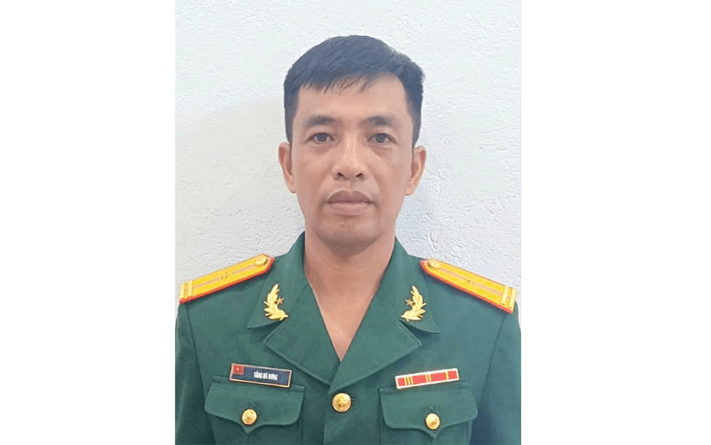 Truy tặng Huân chương Bảo vệ Tổ quốc cho Trung tá QNCN Tăng Bá Hưng