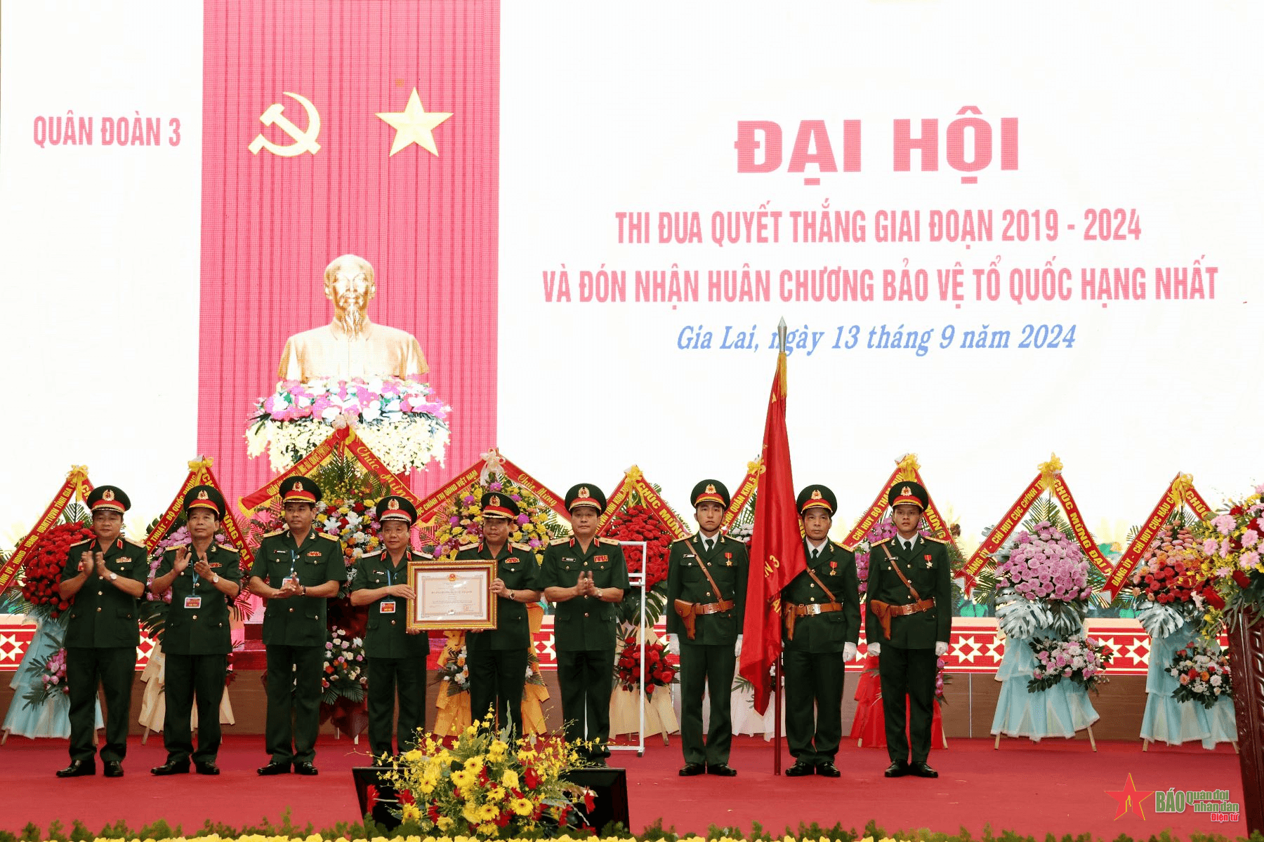 Trung tướng Trương Thiên Tô dự, chỉ đạo Đại hội Thi đua Quyết thắng Quân đoàn 3