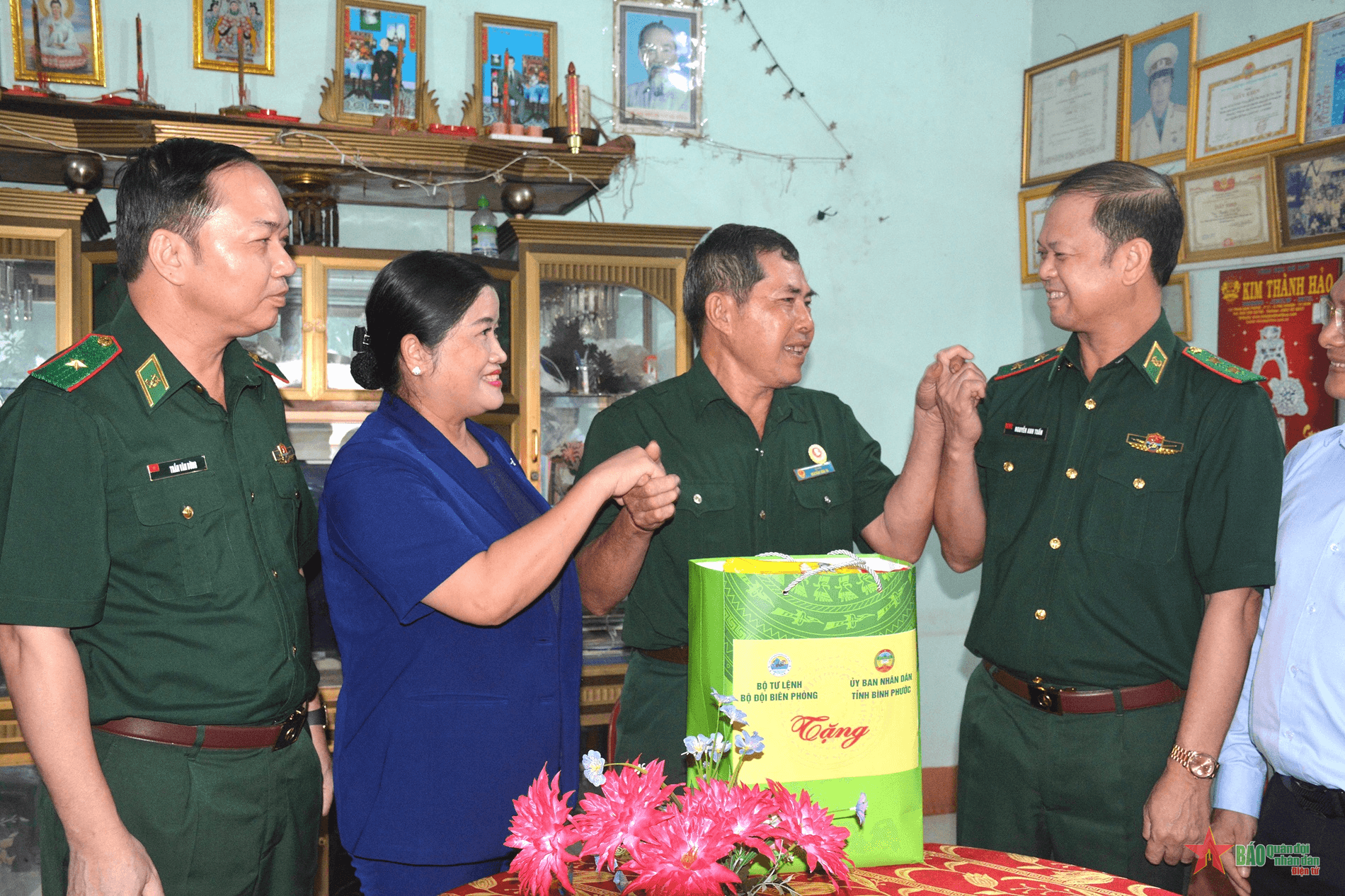 Bộ tư lệnh Bộ đội Biên phòng thăm, làm việc tại Đồn Biên phòng Tân Thành