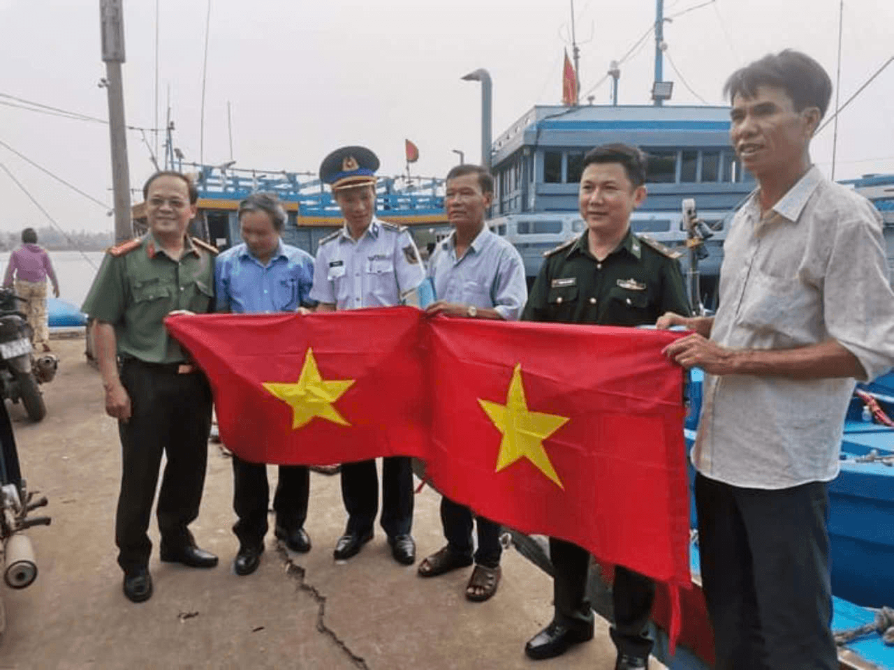 Bám dân, bám biển tuyên truyền pháp luật