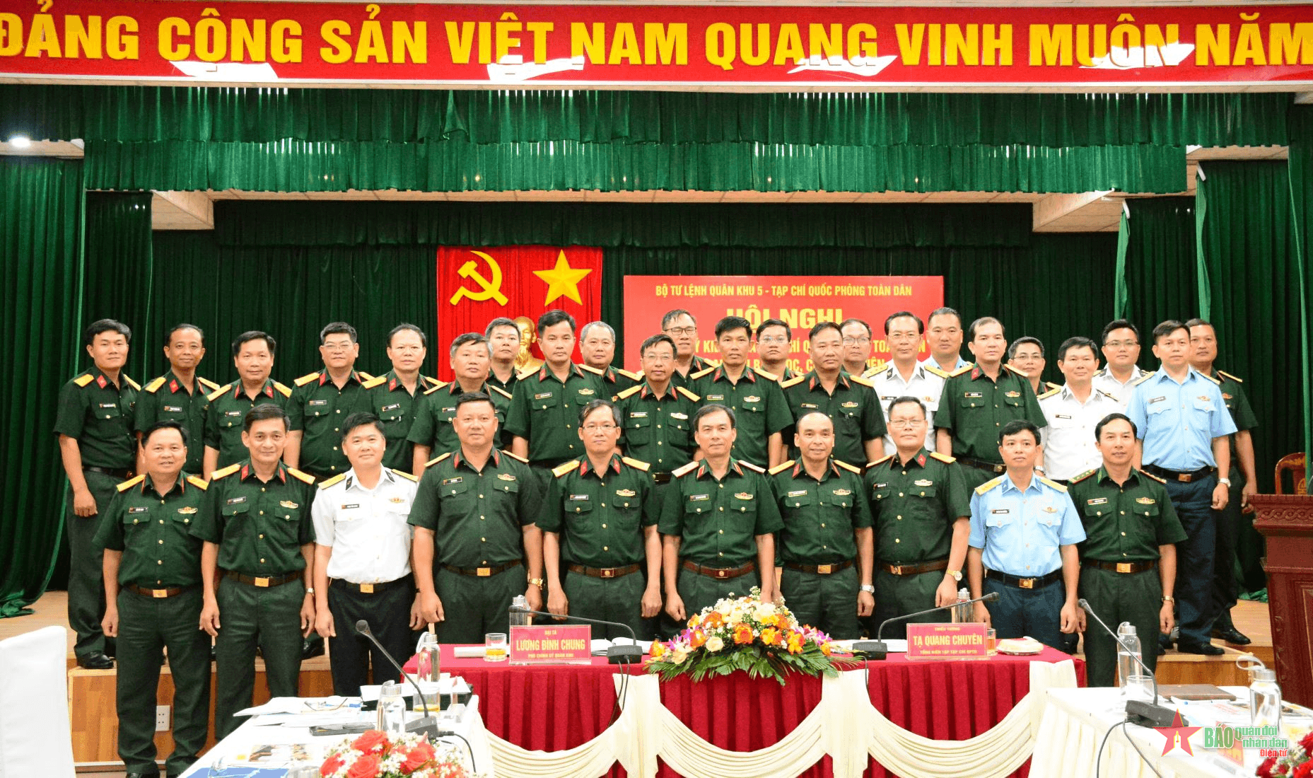 Tạp chí Quốc phòng toàn dân phối hợp với bạn đọc địa bàn Quân khu 5 nâng cao chất lượng công tác tuyên truyền