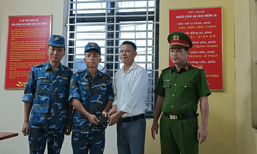 Thiếu tá QNCN Trần Văn Tiến 3 lần nhặt được của rơi trả người đánh mất