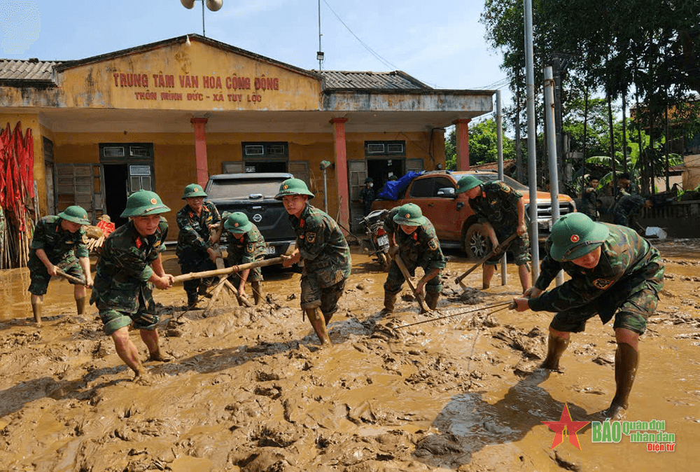 Hàng nghìn cán bộ, chiến sĩ nỗ lực giúp người dân Yên Bái khắc phục hậu quả bão lũ