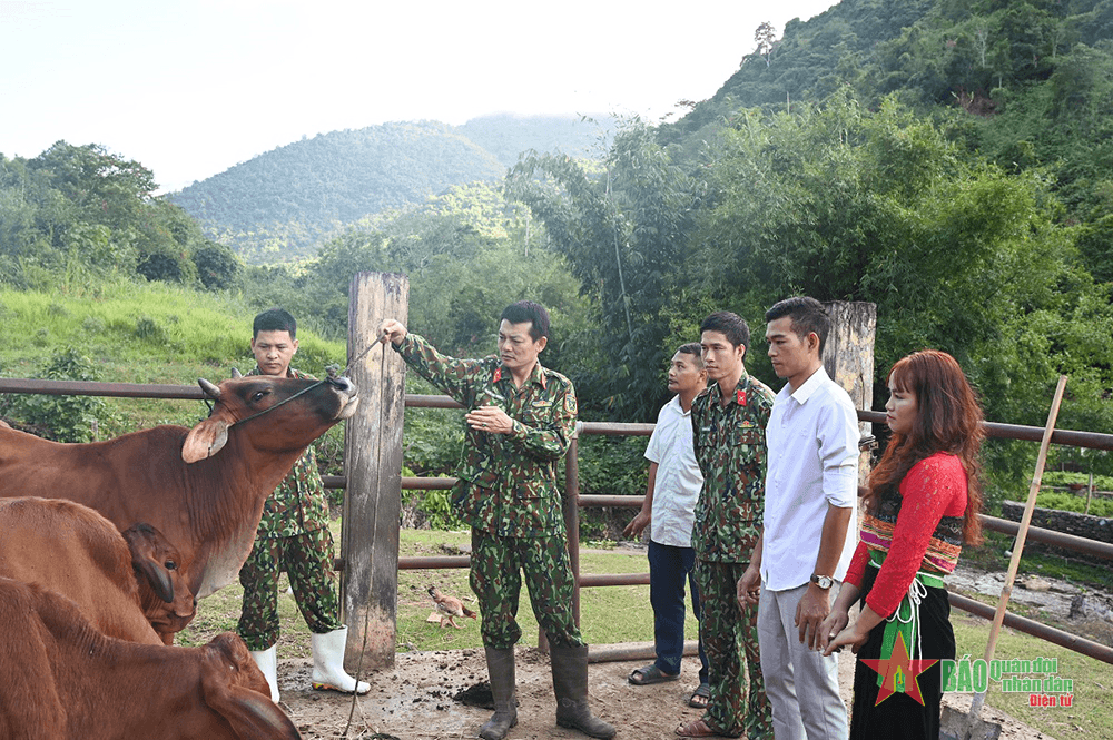 Bộ đội Đoàn 5 “chung sức” cùng đồng bào nghèo