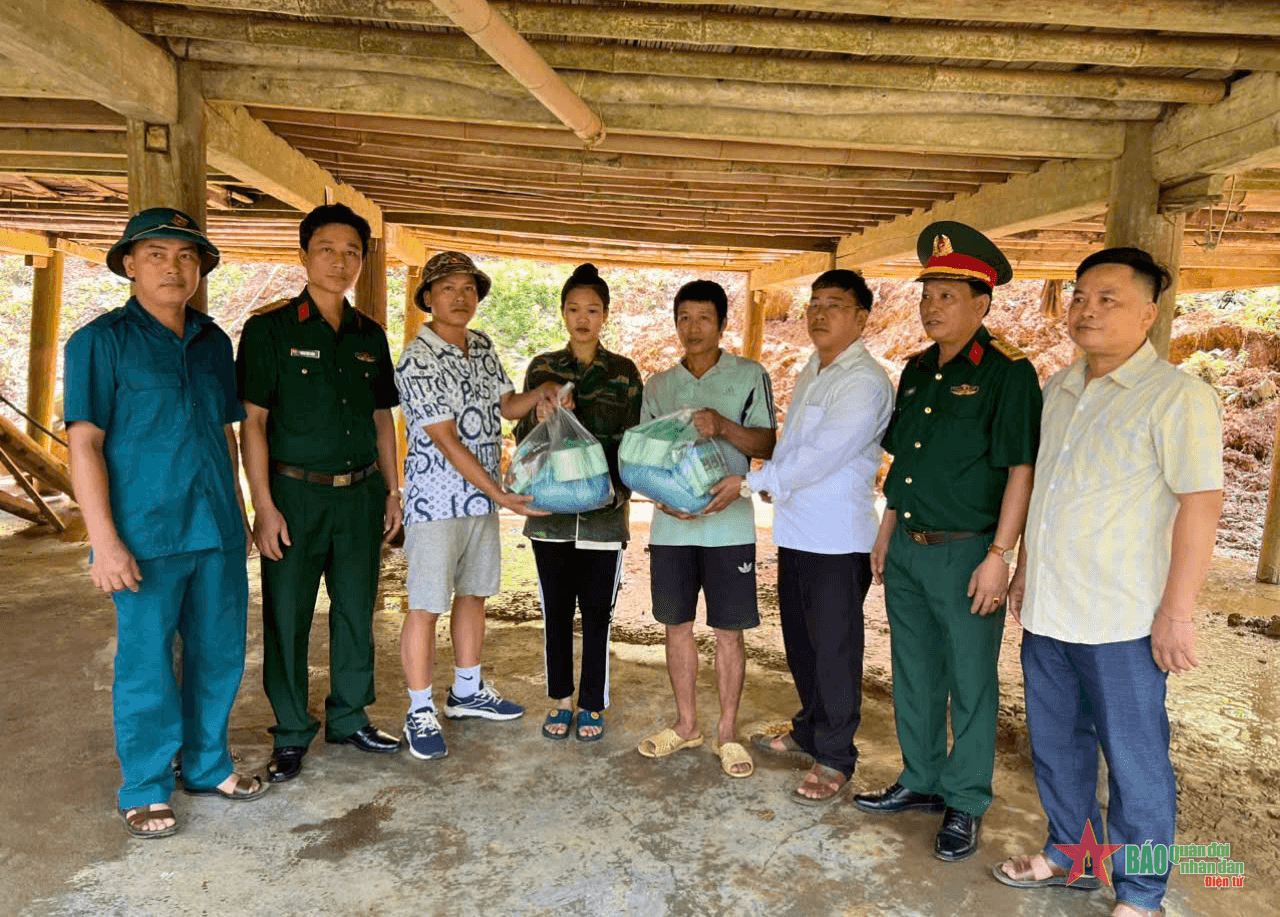 “Cầu nối" hỗ trợ người dân vùng lũ Hà Giang