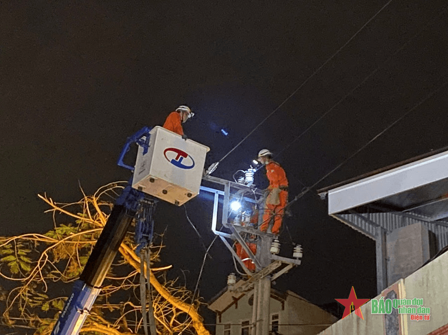 Huy động tổng lực để Quảng Ninh sớm cấp điện trở lại
