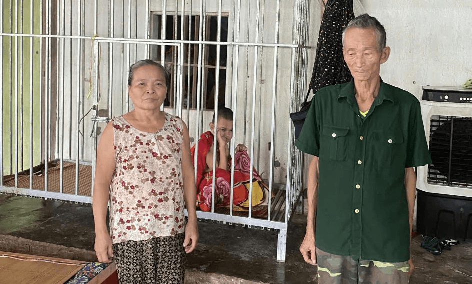 Nghĩa tình đồng đội: Gia cảnh khó khăn của cựu chiến binh nuôi cháu khuyết tật