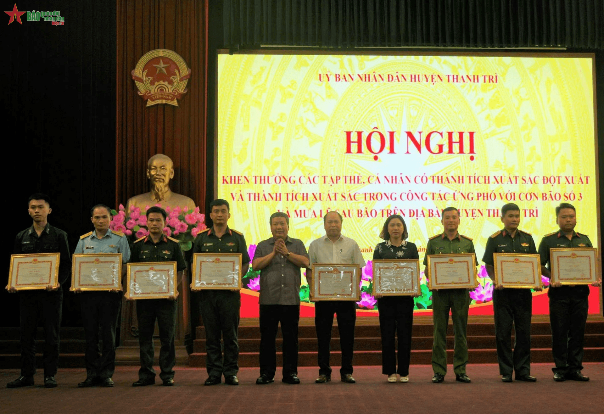 UBND huyện Thanh Trì khen thưởng Lữ đoàn Công binh 239