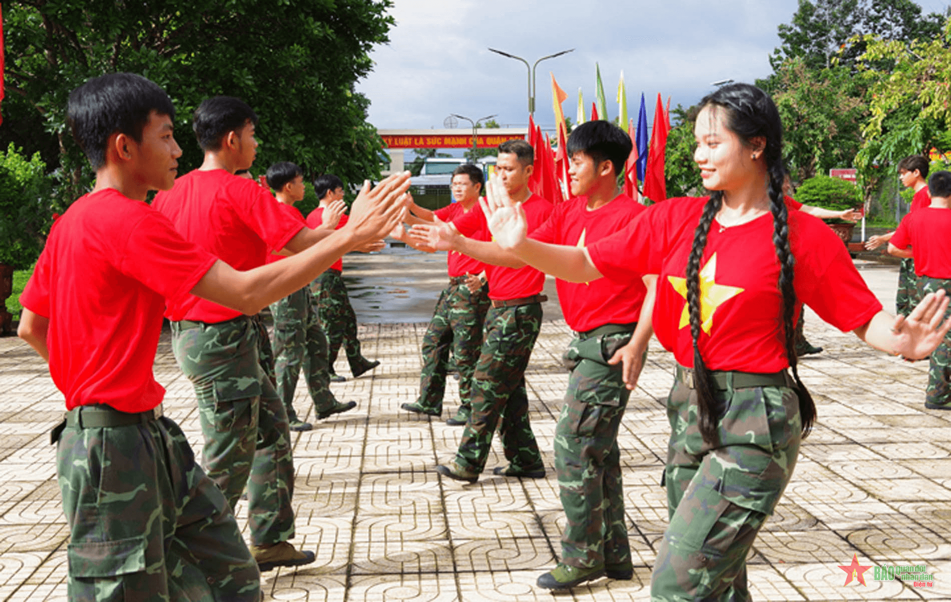 Bộ CHQS tỉnh Bình Thuận tổ chức Hội thi bài hát quy định, vũ điệu trong sinh hoạt tập thể