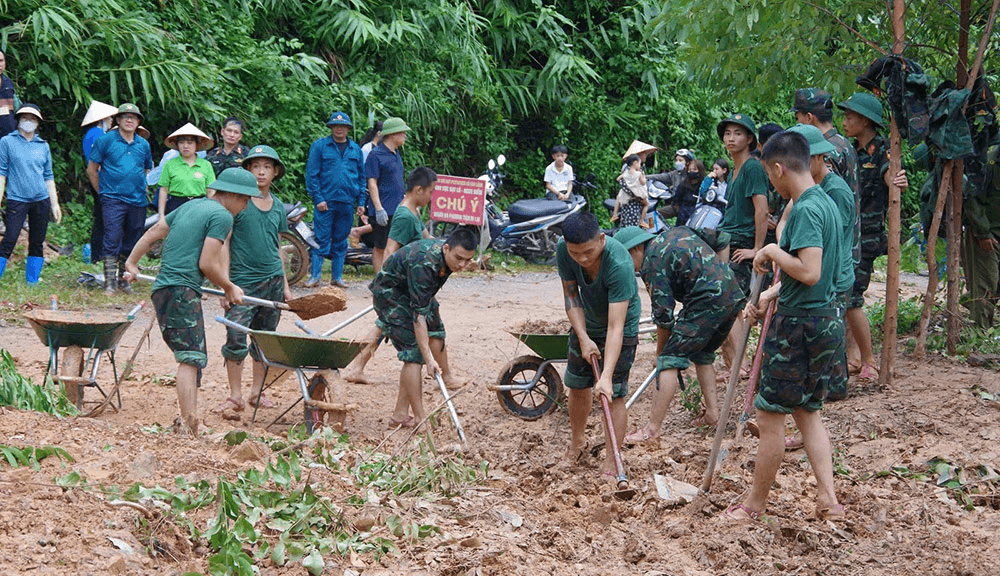 Giúp dân ổn định sau mưa lũ