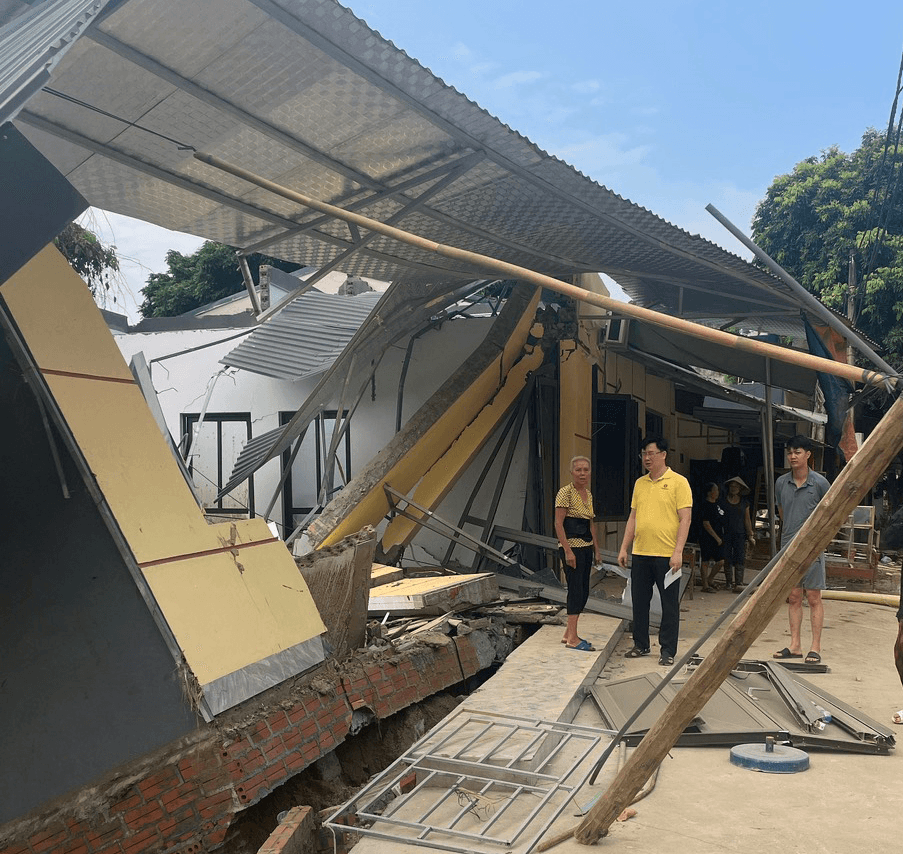 Vingroup tài trợ 2 tỷ đồng xây dựng khẩn cấp khu nhà ở tạm cho bà con Làng Nủ