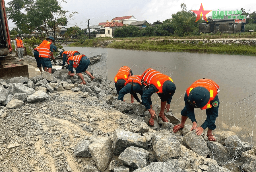 Lực lượng vũ trang Quân khu 4 tích cực, chủ động phòng, chống bão số 4