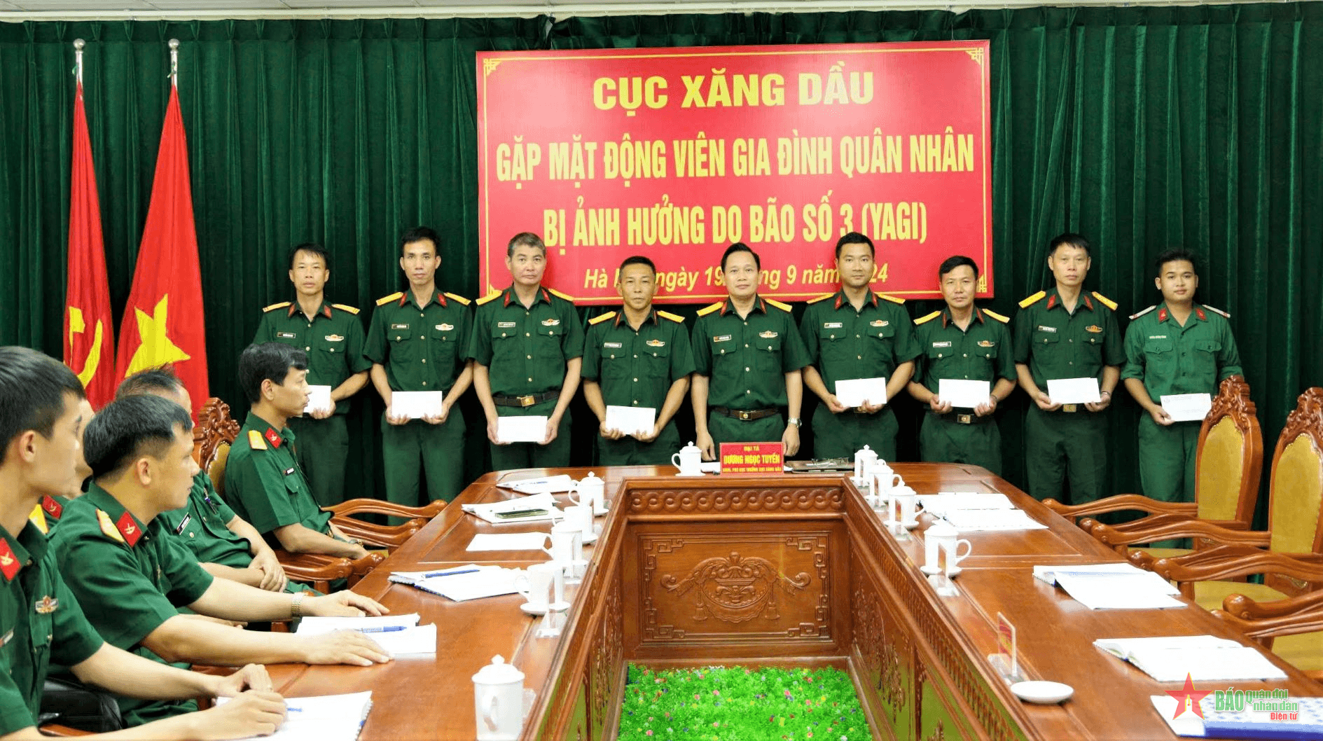 Cục Xăng dầu trao quà hỗ trợ quân nhân bị ảnh hưởng cơn bão số 3