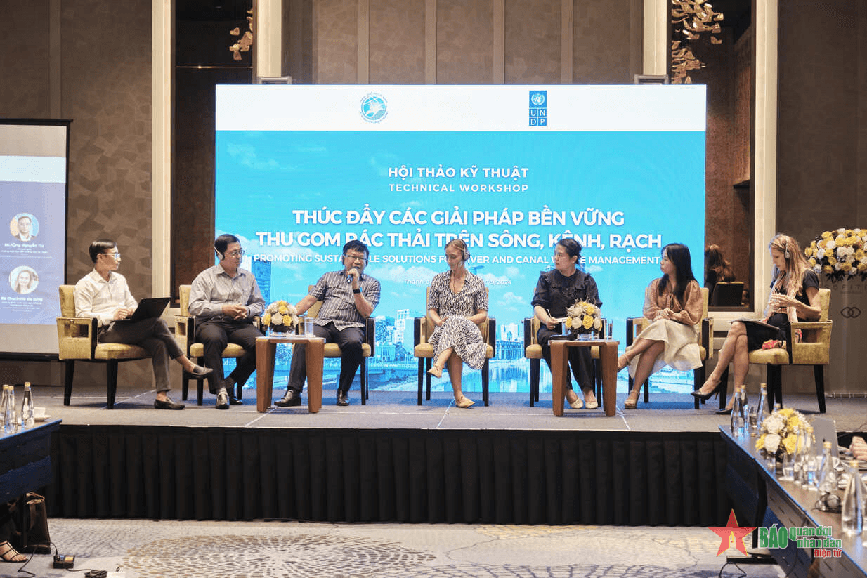 Đẩy mạnh các giải pháp thu gom rác thải nhựa trên sông, kênh, rạch