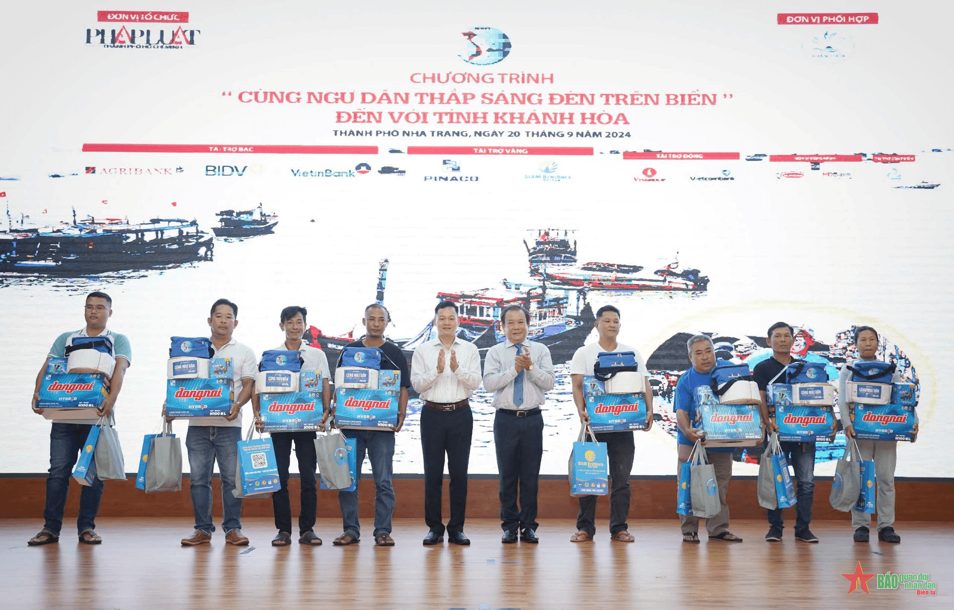 Báo Pháp luật TP Hồ Chí Minh đồng hành cùng ngư dân Khánh Hòa
