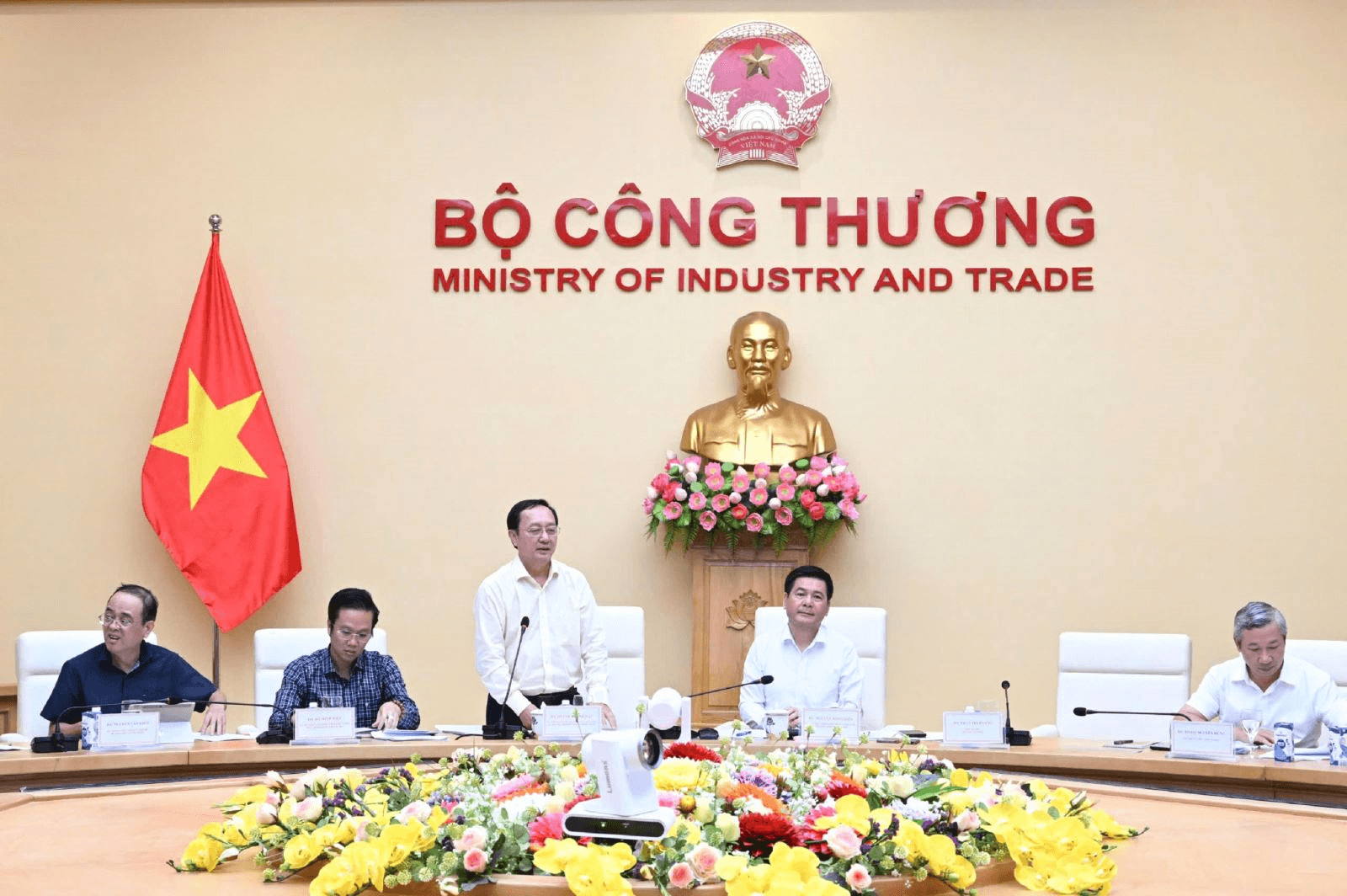 Hoàn thiện hệ thống quy chuẩn kỹ thuật quốc gia, tiêu chuẩn quốc gia trụ, trạm sạc xe điện