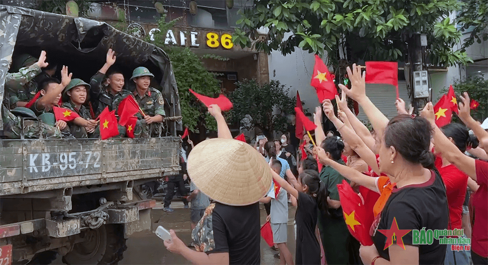 Thắm đượm tình quân với dân Yên Bái