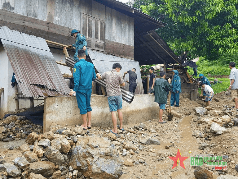Thanh Hóa: Hơn 2.000 hộ dân phải di dời khẩn cấp do ngập lụt và sạt lở đất