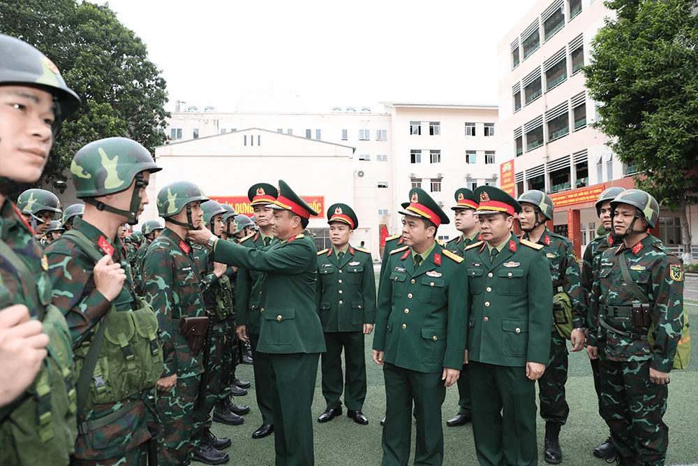Rèn cán trước, luyện quân sau