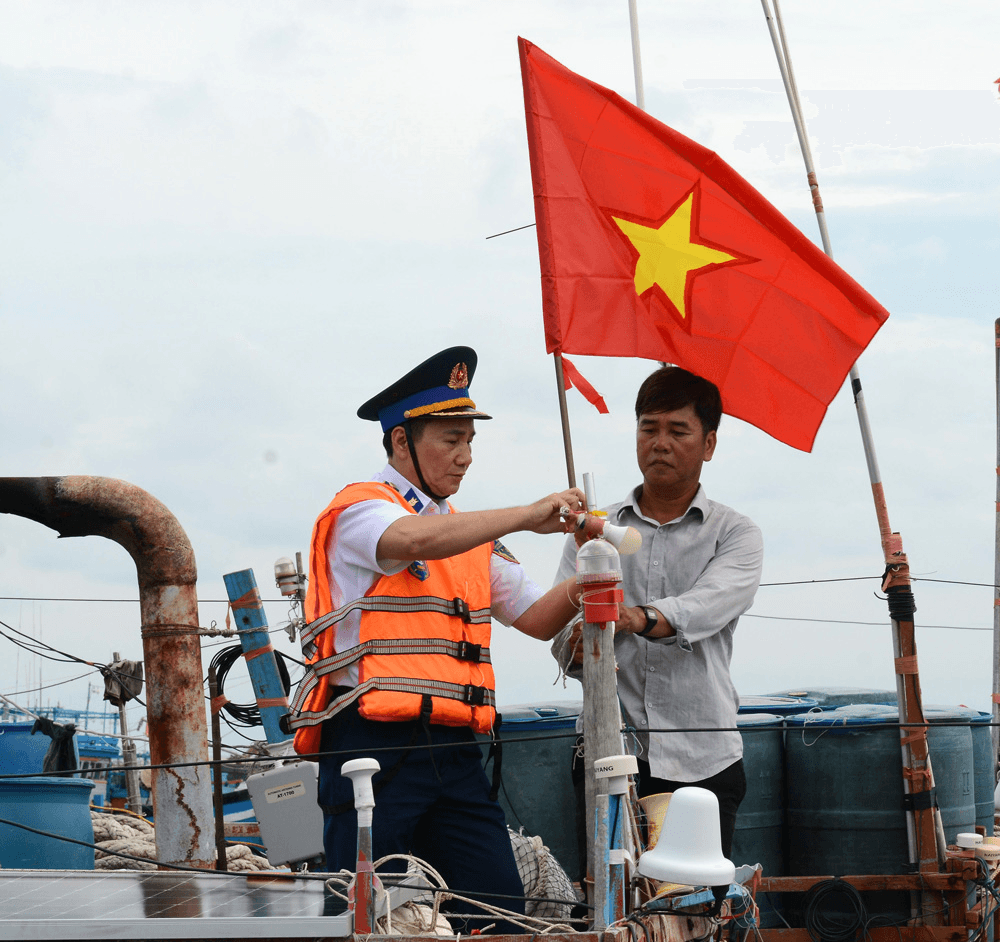 Cảnh sát biển đồng hành với ngư dân: Cùng ngư dân Lý Sơn vươn khơi, bám biển