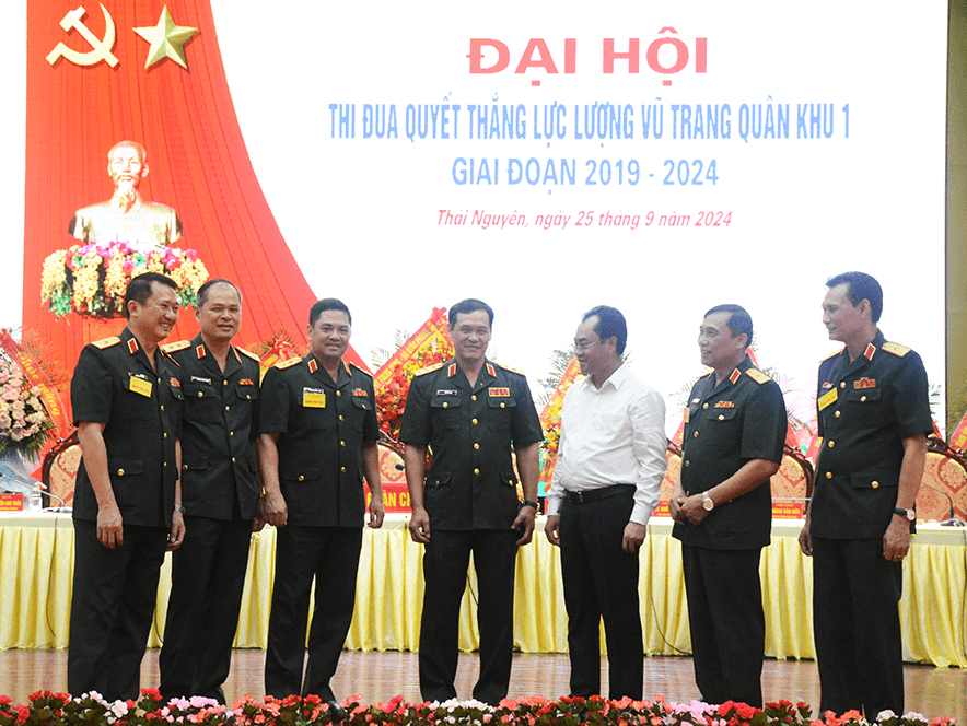 Thượng tướng Vũ Hải Sản dự Đại hội Thi đua Quyết thắng LLVT Quân khu 1