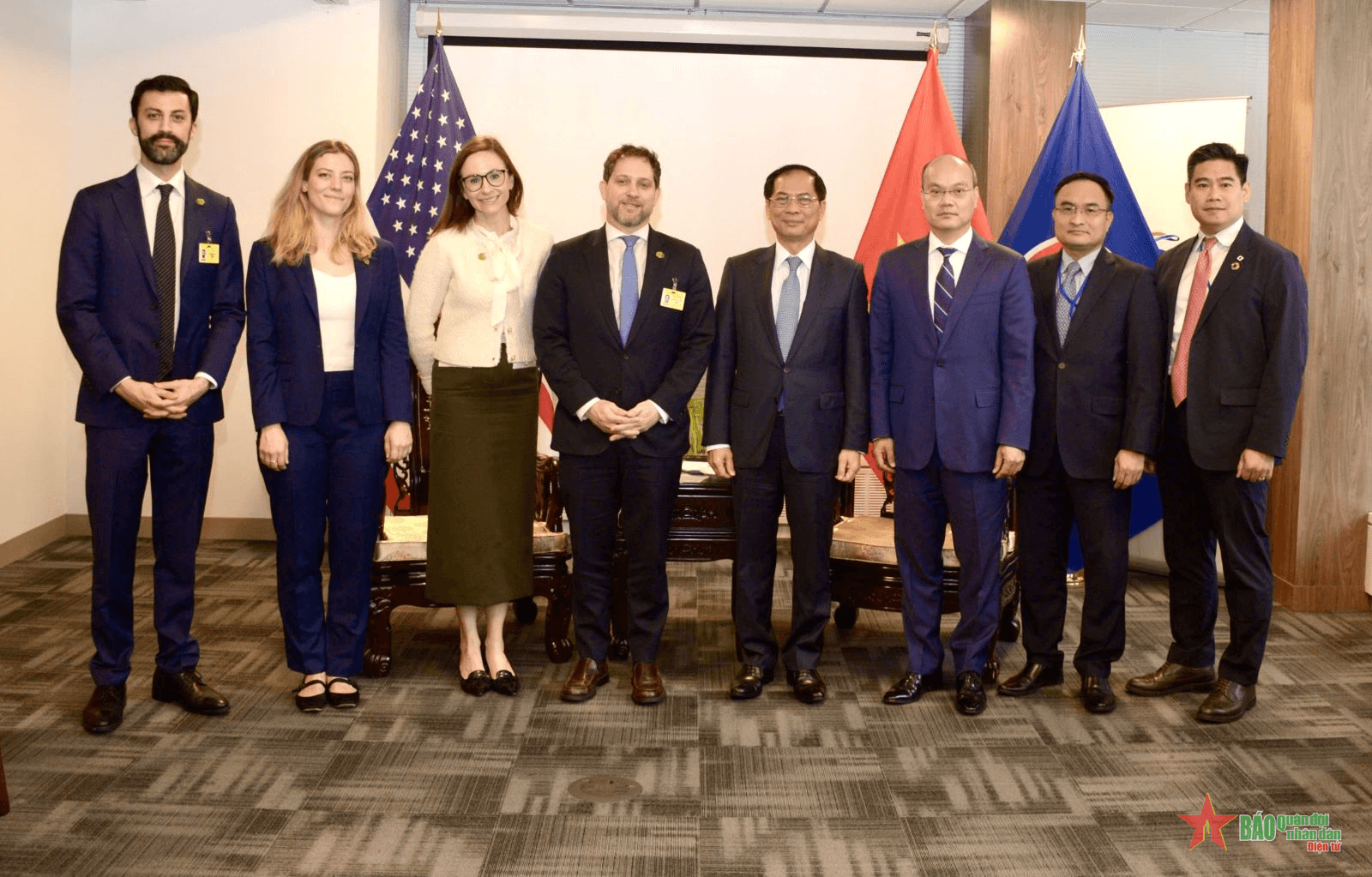 Phó thủ tướng Chính phủ, Bộ trưởng Bộ Ngoại giao Bùi Thanh Sơn gặp Phó cố vấn An ninh Quốc gia Hoa Kỳ Jonathan Finer