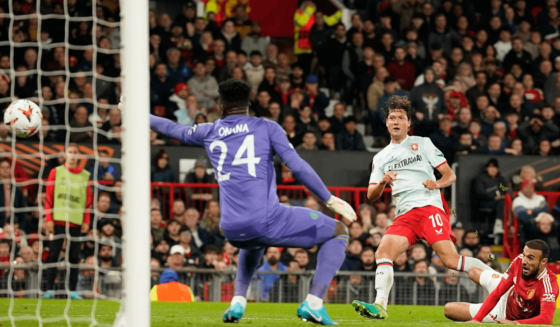 Tin thể thao (26-9): MU gây thất vọng ở Europa League, Barcelona tiếp mạch toàn thắng