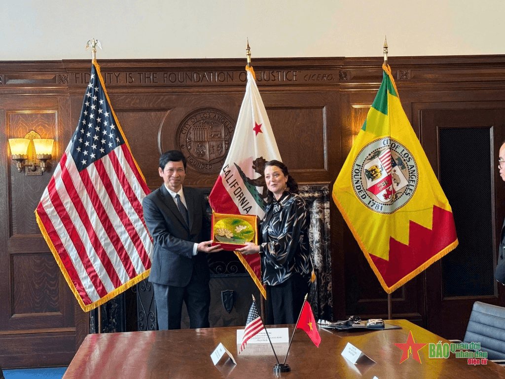 Kết nối phát triển du lịch, điện ảnh với thành phố Los Angeles