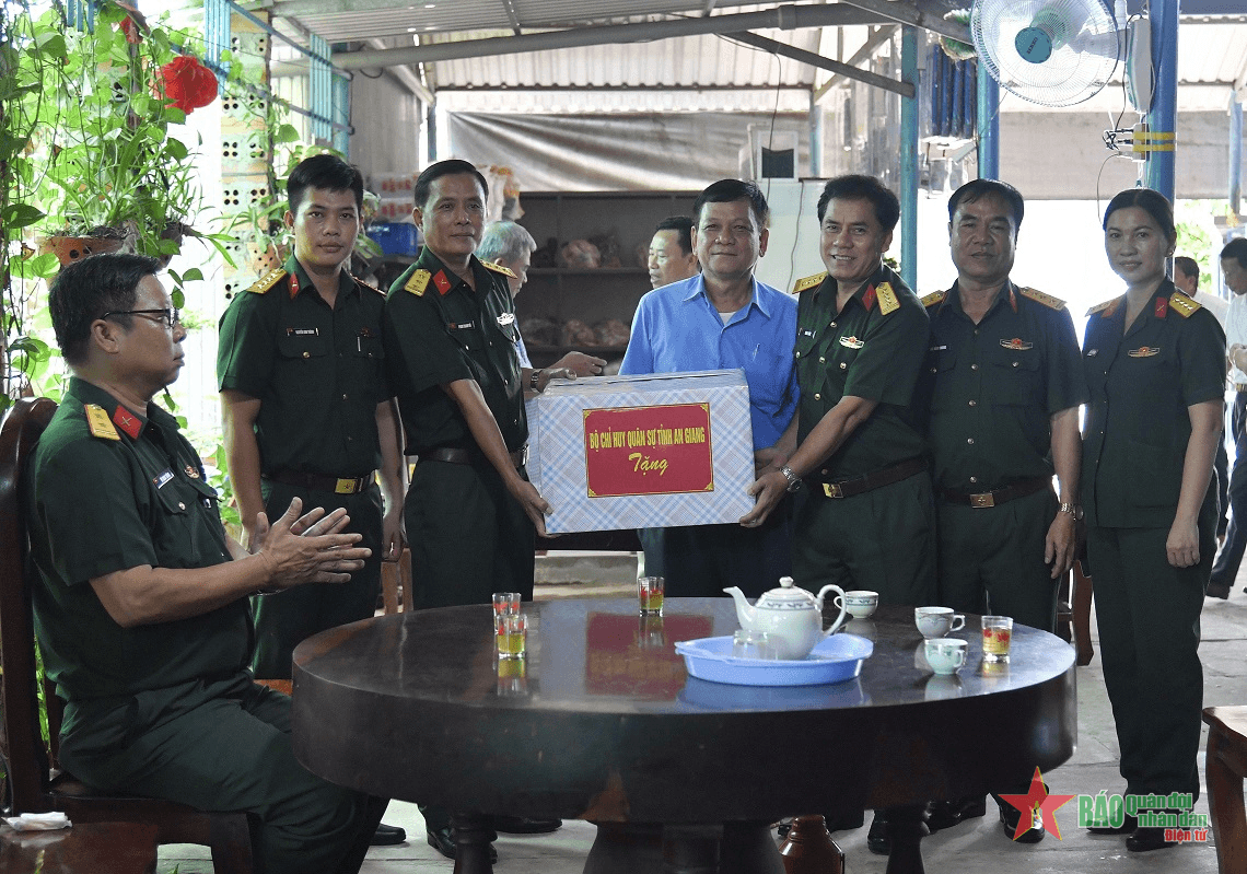 An Giang: Thăm, tặng quà động viên Đội K93