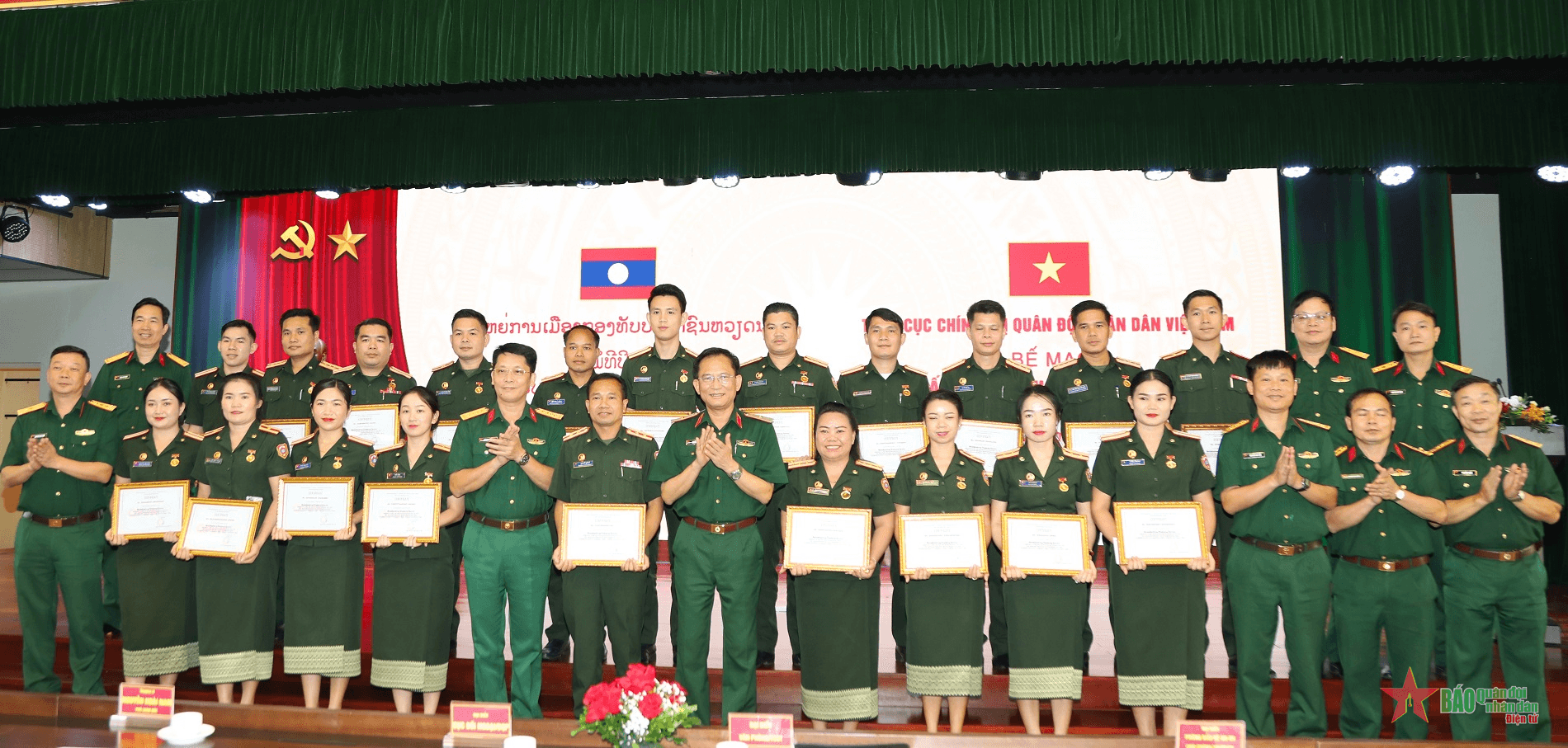 Bế mạc lớp tập huấn nghiệp vụ phát thanh, truyền hình đối với cán bộ Quân đội nhân dân Lào