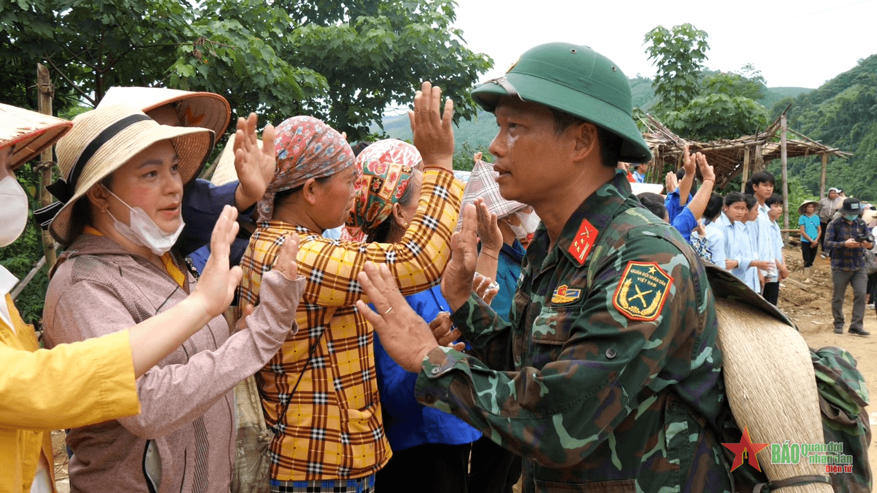 Thêm sáng đẹp tình quân dân