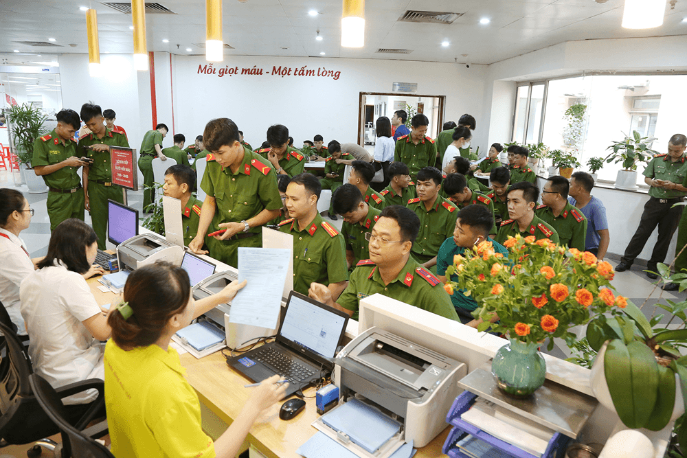 Đông đảo cán bộ, chiến sĩ công an TP Hà Nội tham gia hiến máu