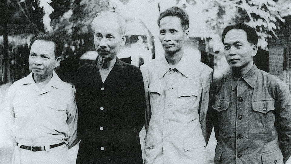 Thành lập Trung ương Quân ủy, bảo đảm sự lãnh đạo tuyệt đối, trực tiếp về mọi mặt của Đảng đối với quân đội