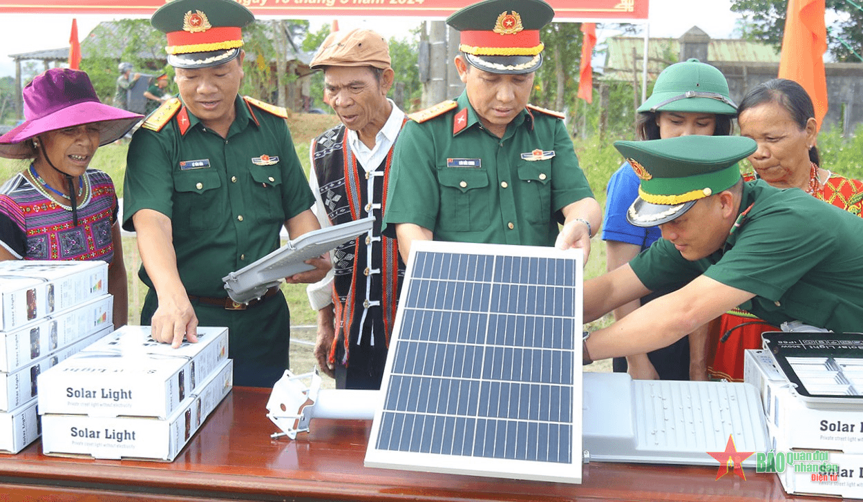 Thắm tình quân dân nơi biên giới