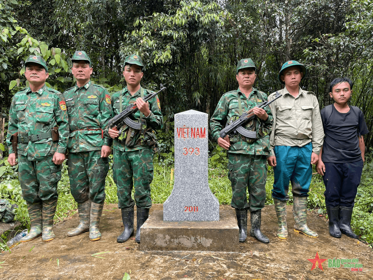 Tuần tra kiểm soát đường biên sau mưa lũ
