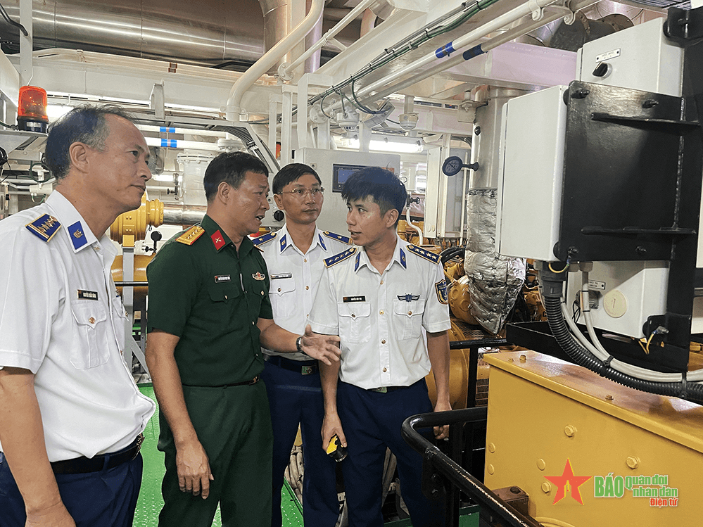Kiểm tra công tác đăng kiểm tàu, xe quân sự tại Vùng Cảnh sát biển 3