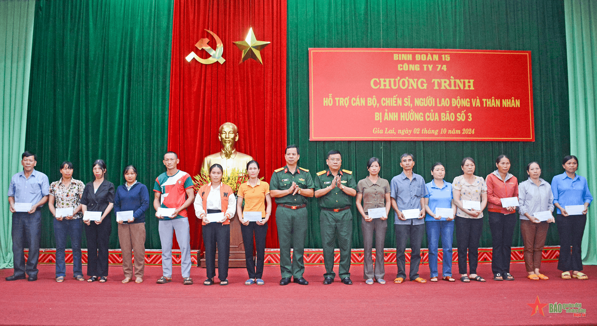 Binh đoàn 15 trao tiền hỗ trợ cán bộ, chiến sĩ, người lao động bị ảnh hưởng do cơn bão số 3
